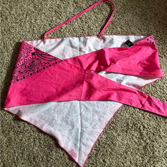 Backless Bandana Top - Picture 3 of 5